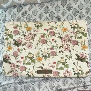 Vince Camuto floral Pattern Travel bag.  Beige with yellow pink and red flowers
